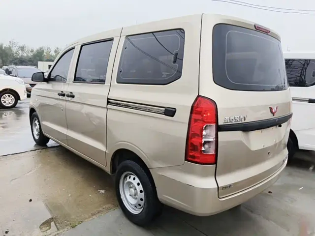 Wuling Hongguang V — Фото автомобиля 4
