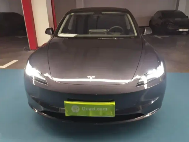 Tesla Model 3 — Фото автомобиля 2