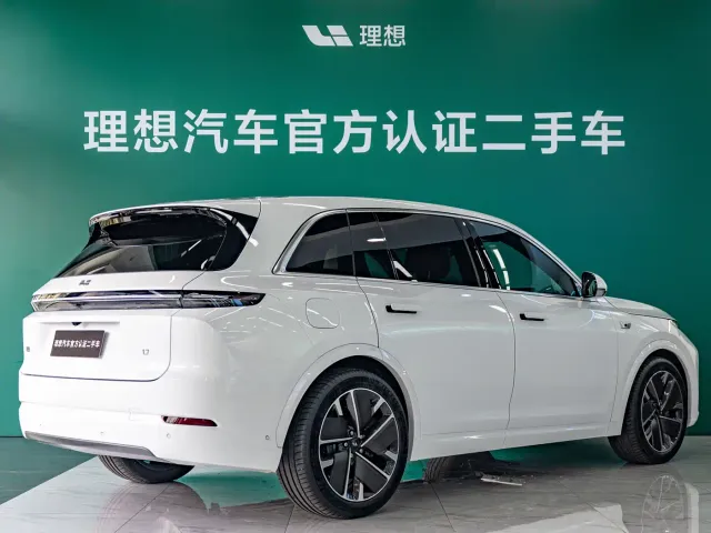 Li Auto L7 — Фото автомобиля 11