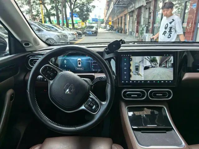 Leapmotor C11 — Фото автомобиля 7