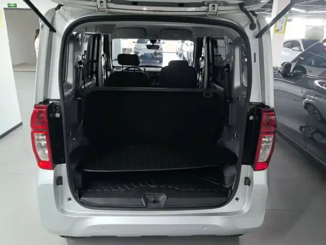 Wuling Zhiguang NEV — Фото автомобиля 18