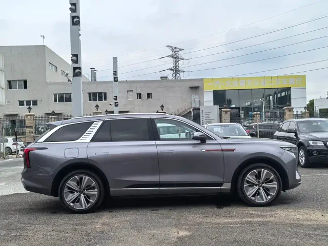 Hongqi E-HS9 — Фото автомобиля 3