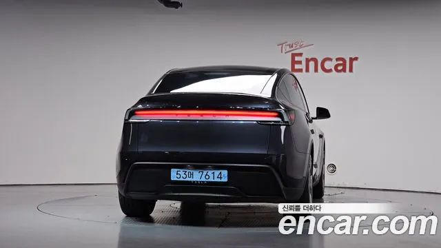 Tesla Model Y — Фото автомобиля 4