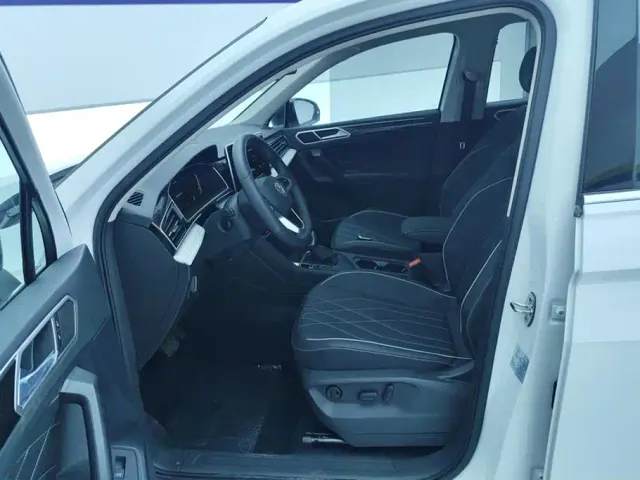 Volkswagen Tiguan L — Фото автомобиля 9