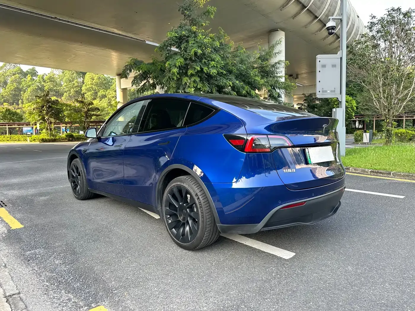 Tesla Model Y 2022 Facelift Long Range All-Wheel Drive Version — Фото автомобиля 4