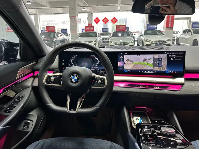 BMW 5 Series — Фото автомобиля 10