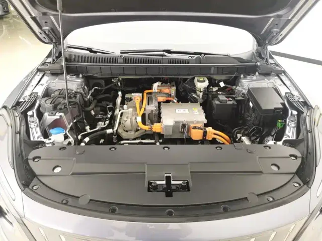 Hongqi E-QM5 — Фото автомобиля 10