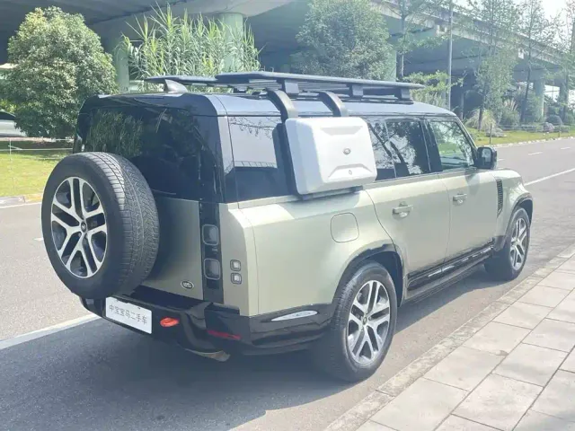 Land Rover Defender — Фото автомобиля 3