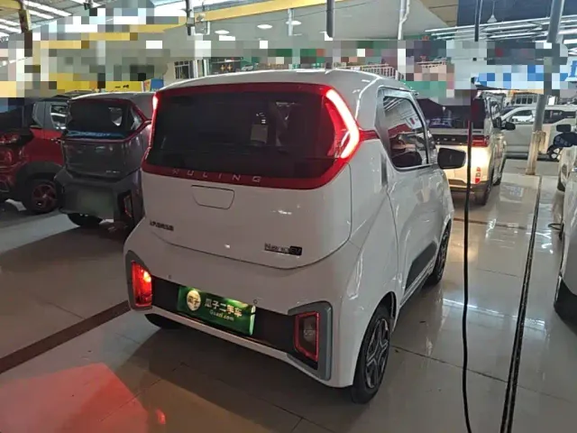 Wuling NanoEV — Фото автомобиля 6