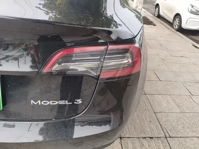 Tesla Model 3 — Фото автомобиля 7