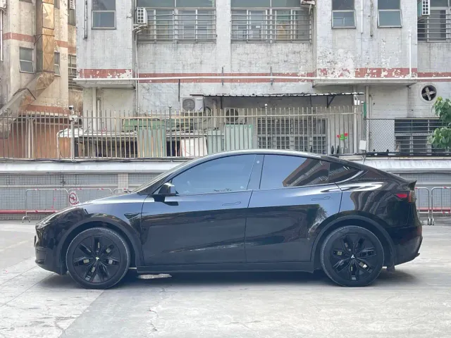 Tesla Model Y — Фото автомобиля 7