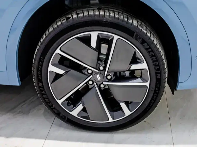 Li Auto L7 — Фото автомобиля 16