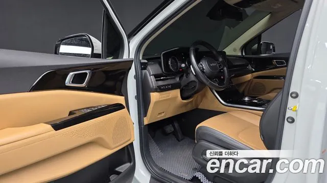 Kia Carnival Generation 4 — Фото автомобиля 16