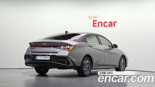 Hyundai Avante CN7 — Фото автомобиля 2