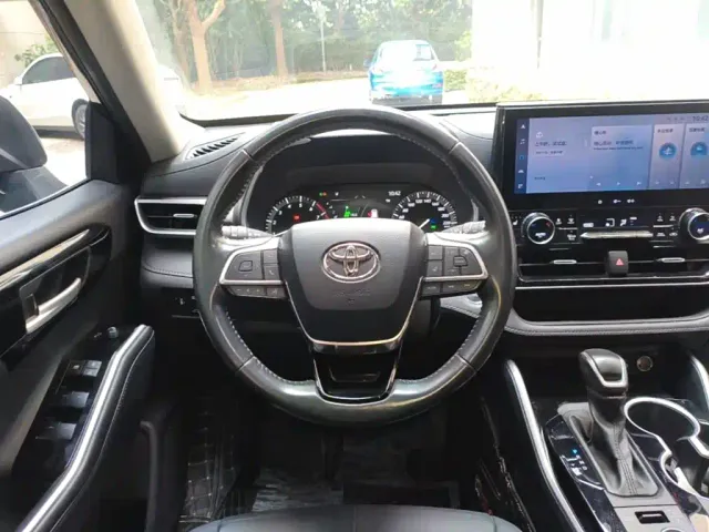 Toyota Highlander — Фото автомобиля 10