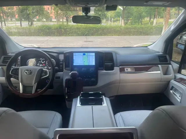 Toyota HIACE — Фото автомобиля 9