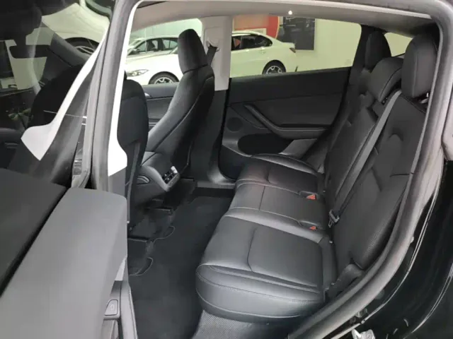 Tesla Model Y — Фото автомобиля 16