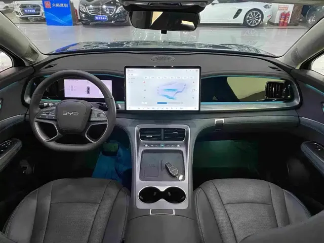 BYD Hai Shi 07 DM-i — Фото автомобиля 8