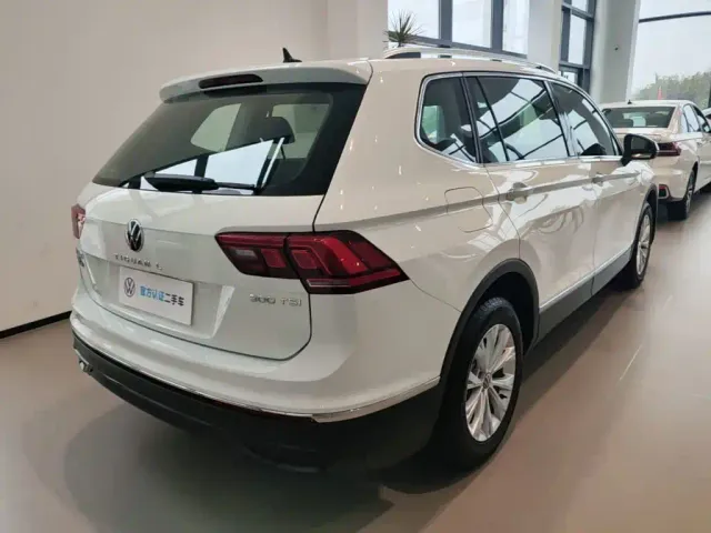 Volkswagen Tiguan L — Фото автомобиля 6