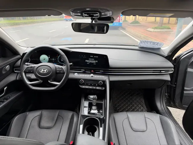 Hyundai Elantra — Фото автомобиля 7