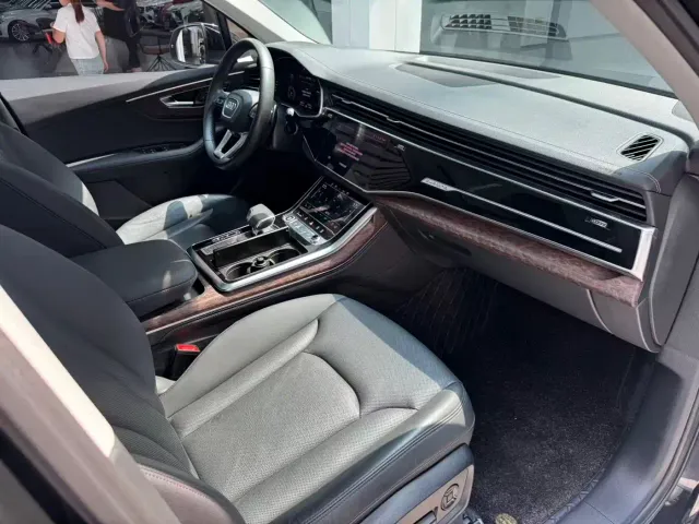 Audi Q7 — Фото автомобиля 18