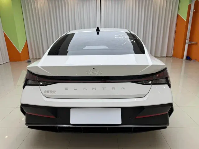 Hyundai Elantra — Фото автомобиля 14