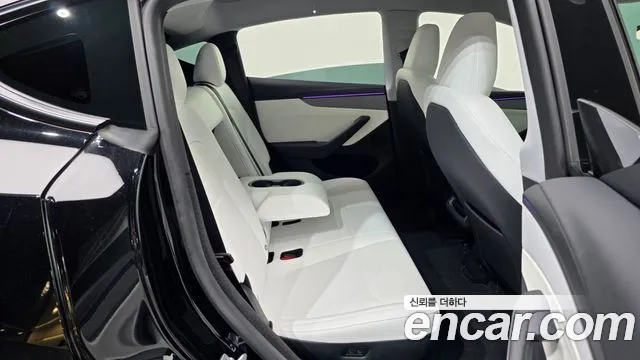 Tesla Model Y — Фото автомобиля 18