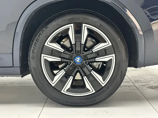 BMW iX3 — Фото автомобиля 25