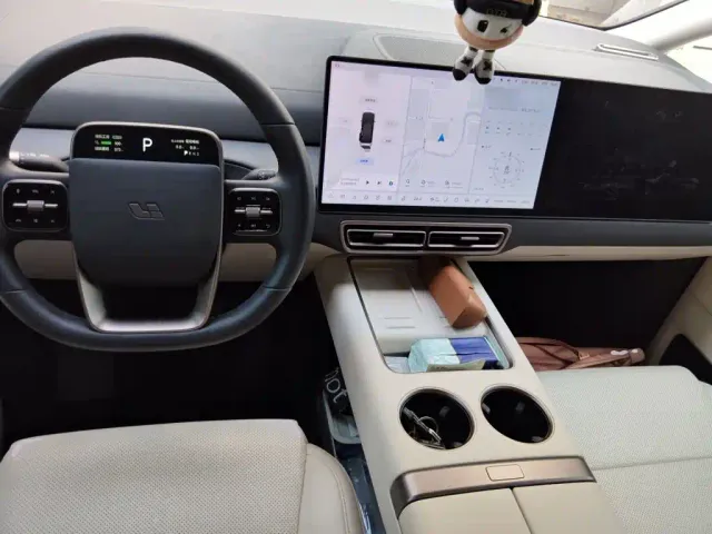 Li Auto MEGA — Фото автомобиля 5