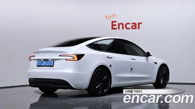 Tesla Model 3 — Фото автомобиля 2