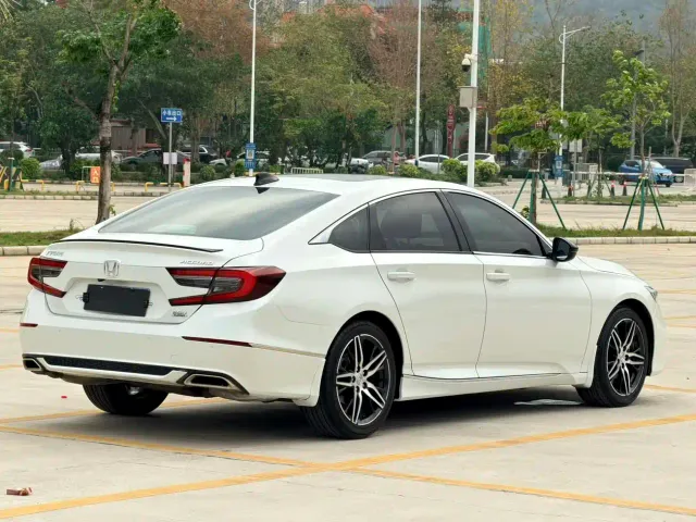 Honda Accord — Фото автомобиля 5