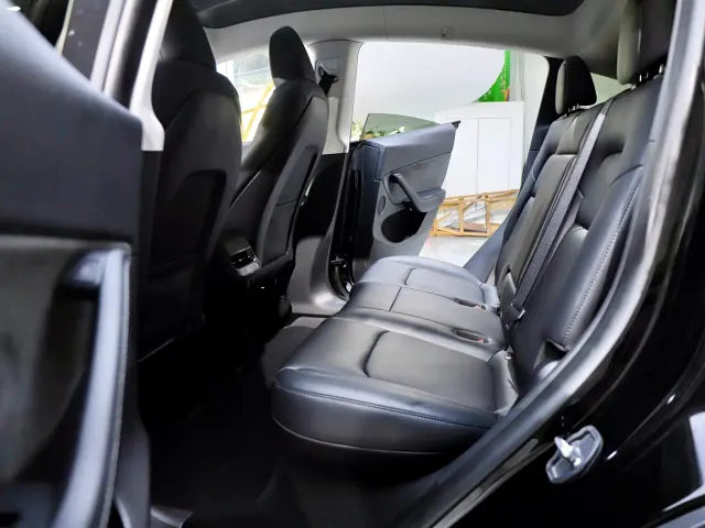 Tesla Model Y — Фото автомобиля 13
