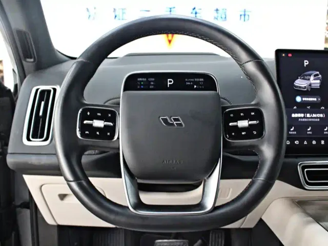 Li Auto L8 — Фото автомобиля 5