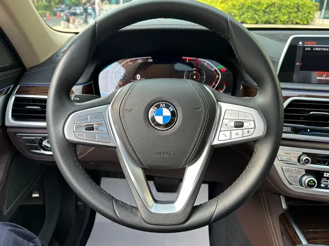 BMW 7 Series — Фото автомобиля 10