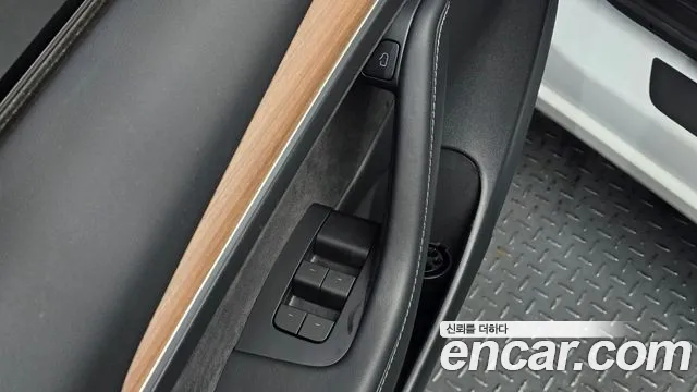Tesla Model 3 — Фото автомобиля 26