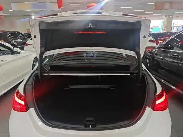 Mercedes-Benz C-Class — Фото автомобиля 18