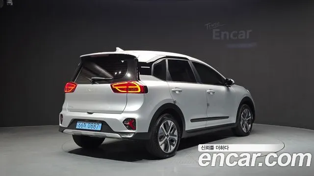 Kia Niro — Фото автомобиля 2