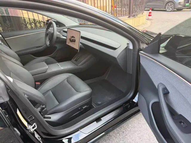 Tesla Model 3 — Фото автомобиля 7