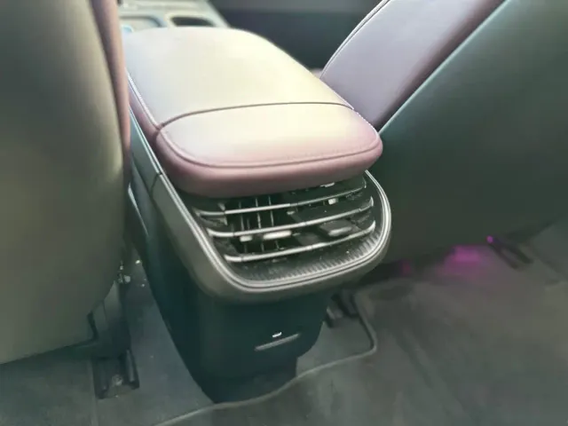 Nio ET5 Touring — Фото автомобиля 10