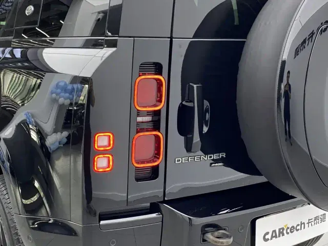 Land Rover Defender — Фото автомобиля 6