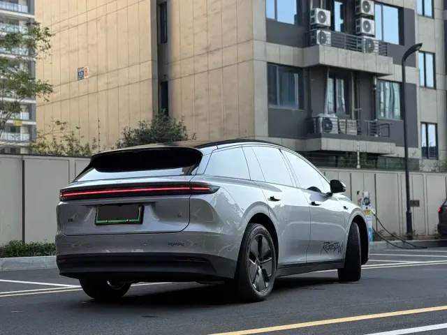 Li Auto i6 — Фото автомобиля 11