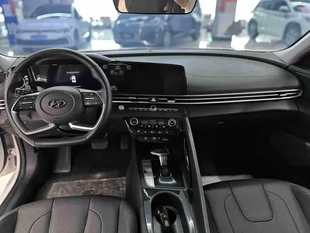 Hyundai Elantra — Фото автомобиля 10