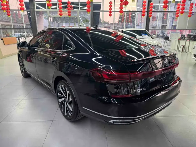 Volkswagen Passat — Фото автомобиля 7