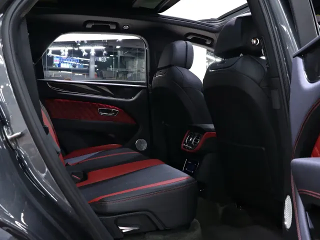 Bentley Bentayga 2022 4.0T V8 S — Фото автомобиля 10