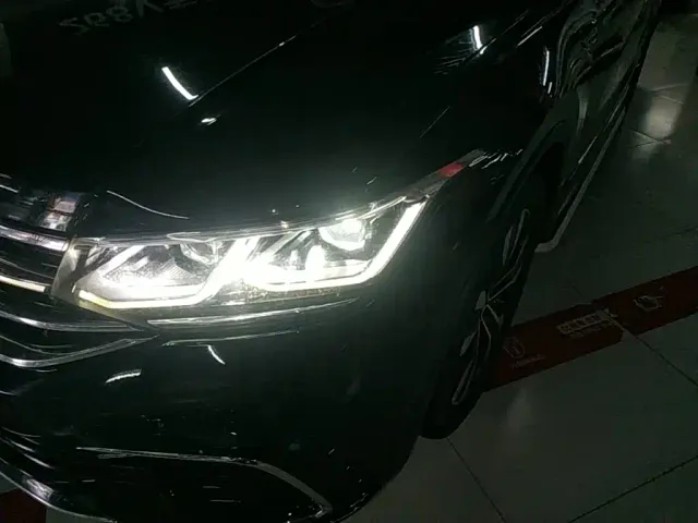 Volkswagen Tiguan L — Фото автомобиля 18