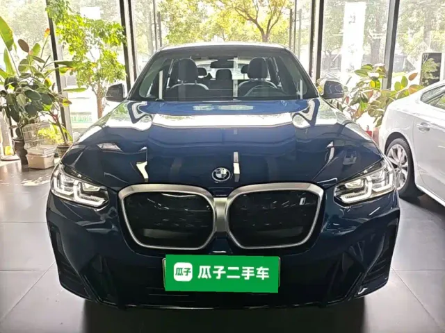 BMW iX3 — Фото автомобиля 2