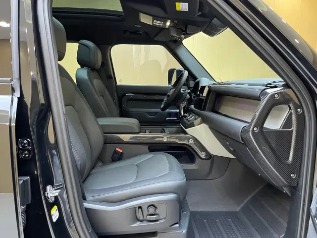 Land Rover Defender — Фото автомобиля 6