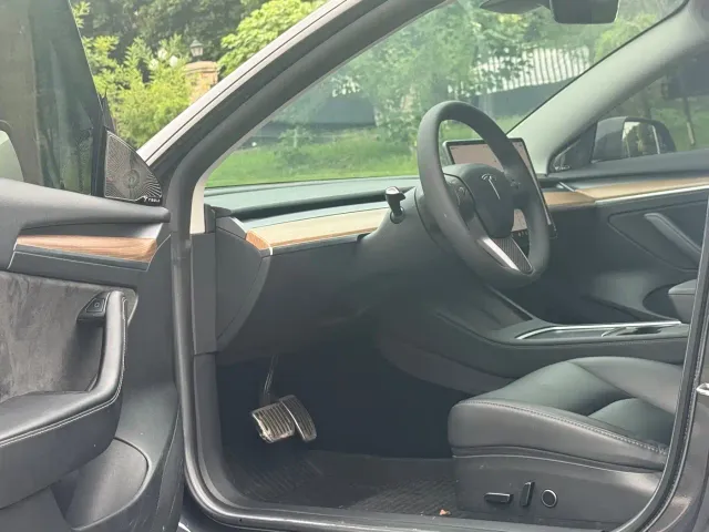 Tesla Model 3 — Фото автомобиля 15
