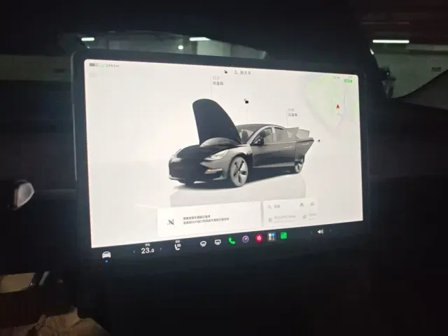 Tesla Model 3 — Фото автомобиля 12