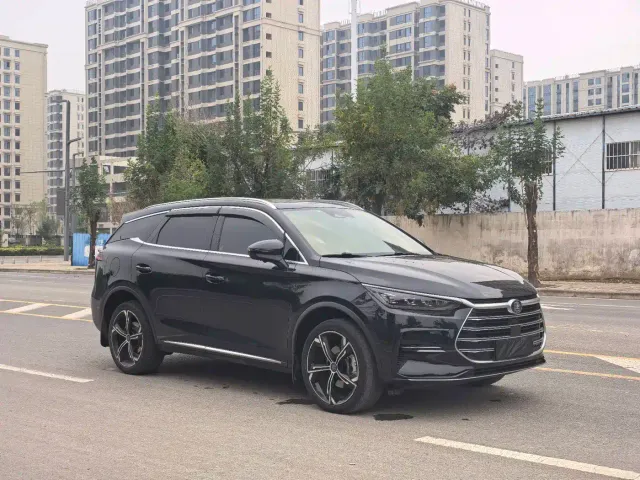 BYD Tang — Фото автомобиля 3